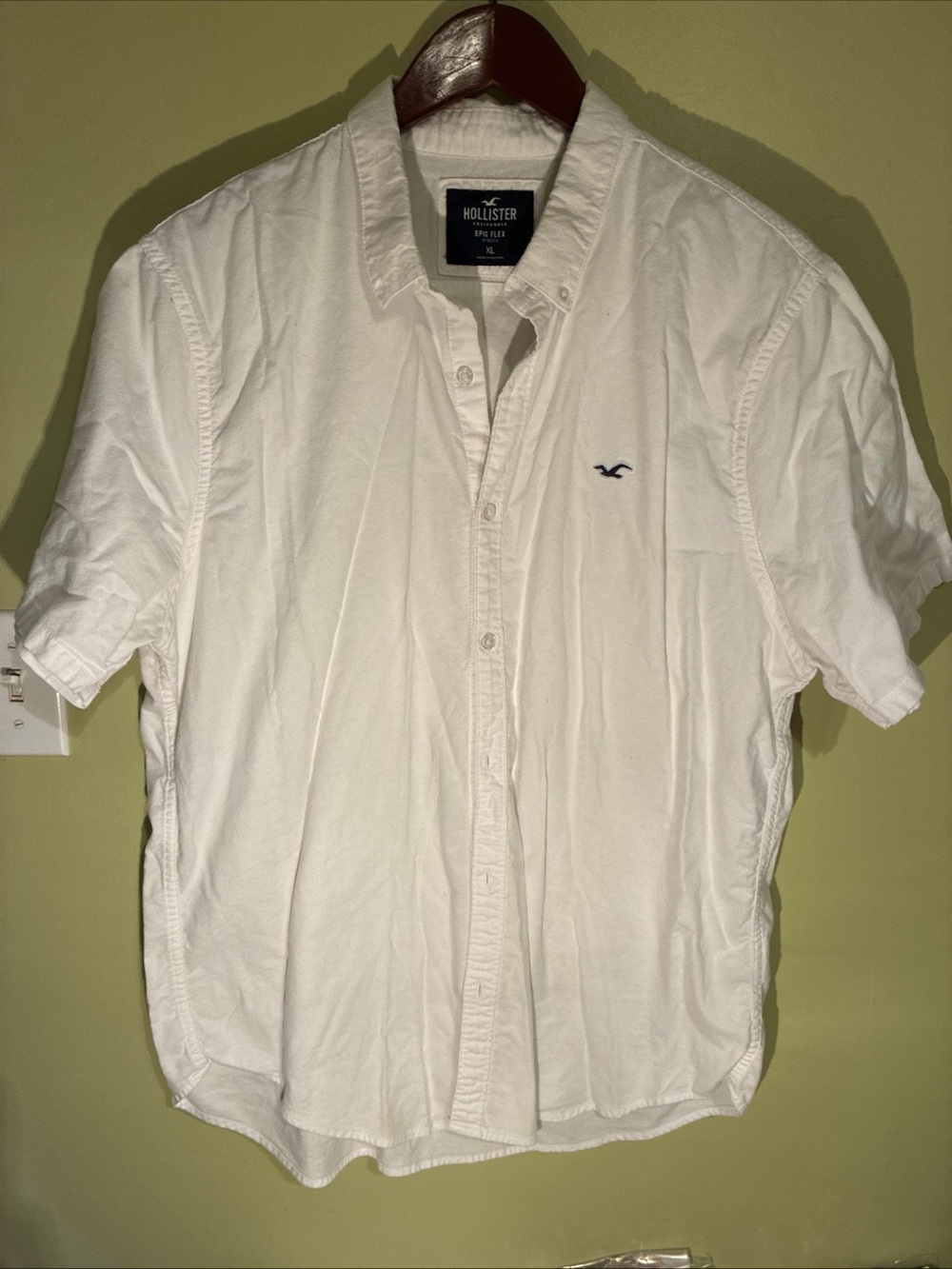 Hollister Men’s White Short-Sleeve Button-Down Shirt with Navy Logo